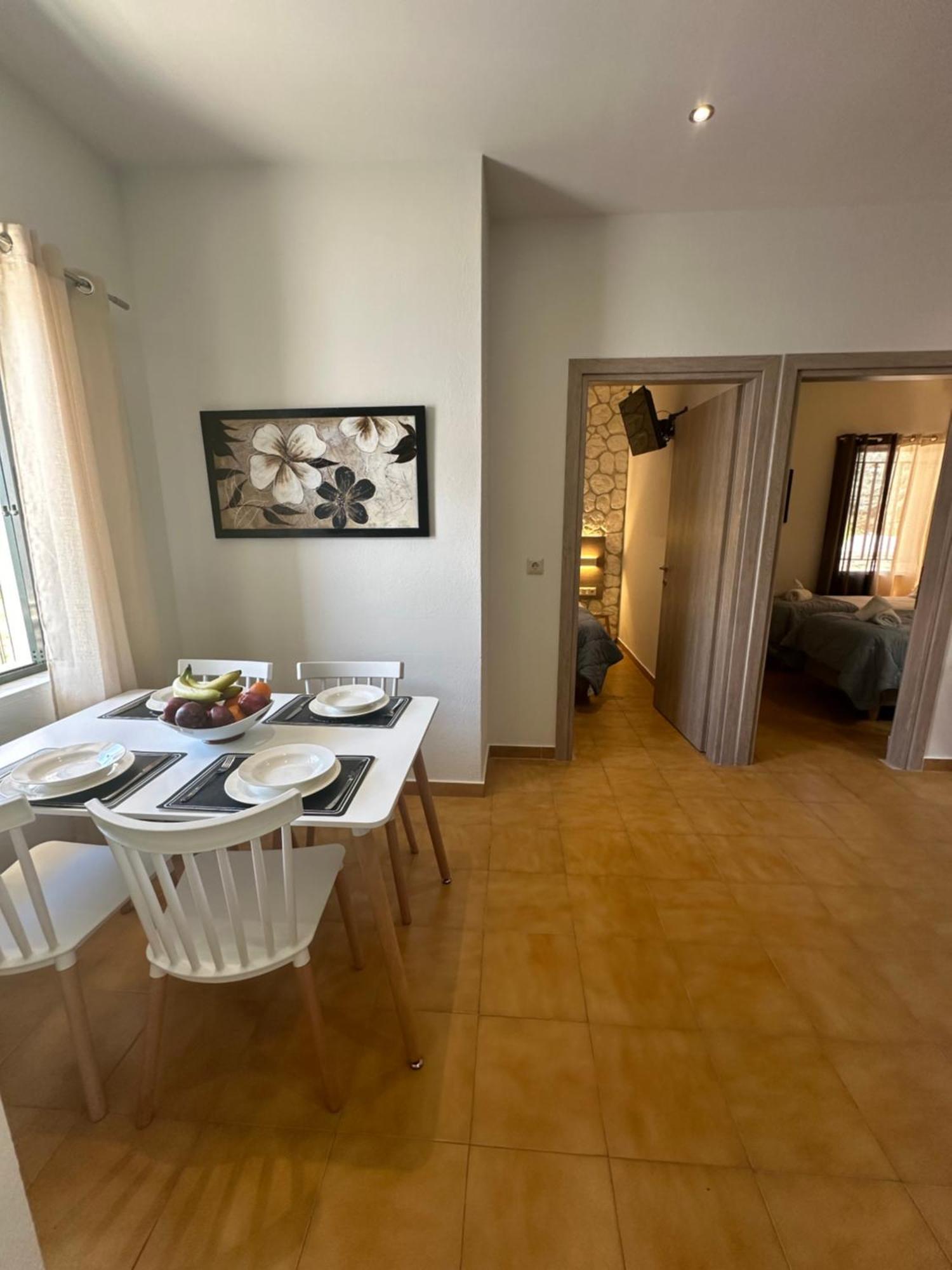 Vladimiros Apartments Mparmpati Eksteriør billede