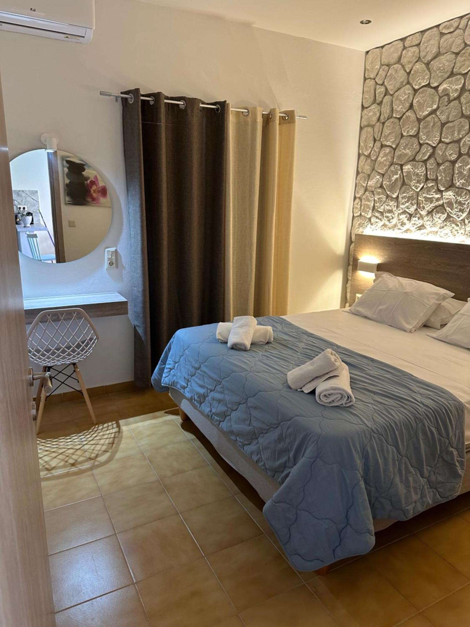 Vladimiros Apartments Mparmpati Eksteriør billede